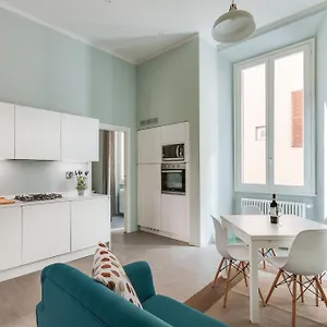 Florence-taddea Terrace Apartment