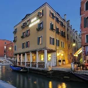 Otel Arlecchino Venedik